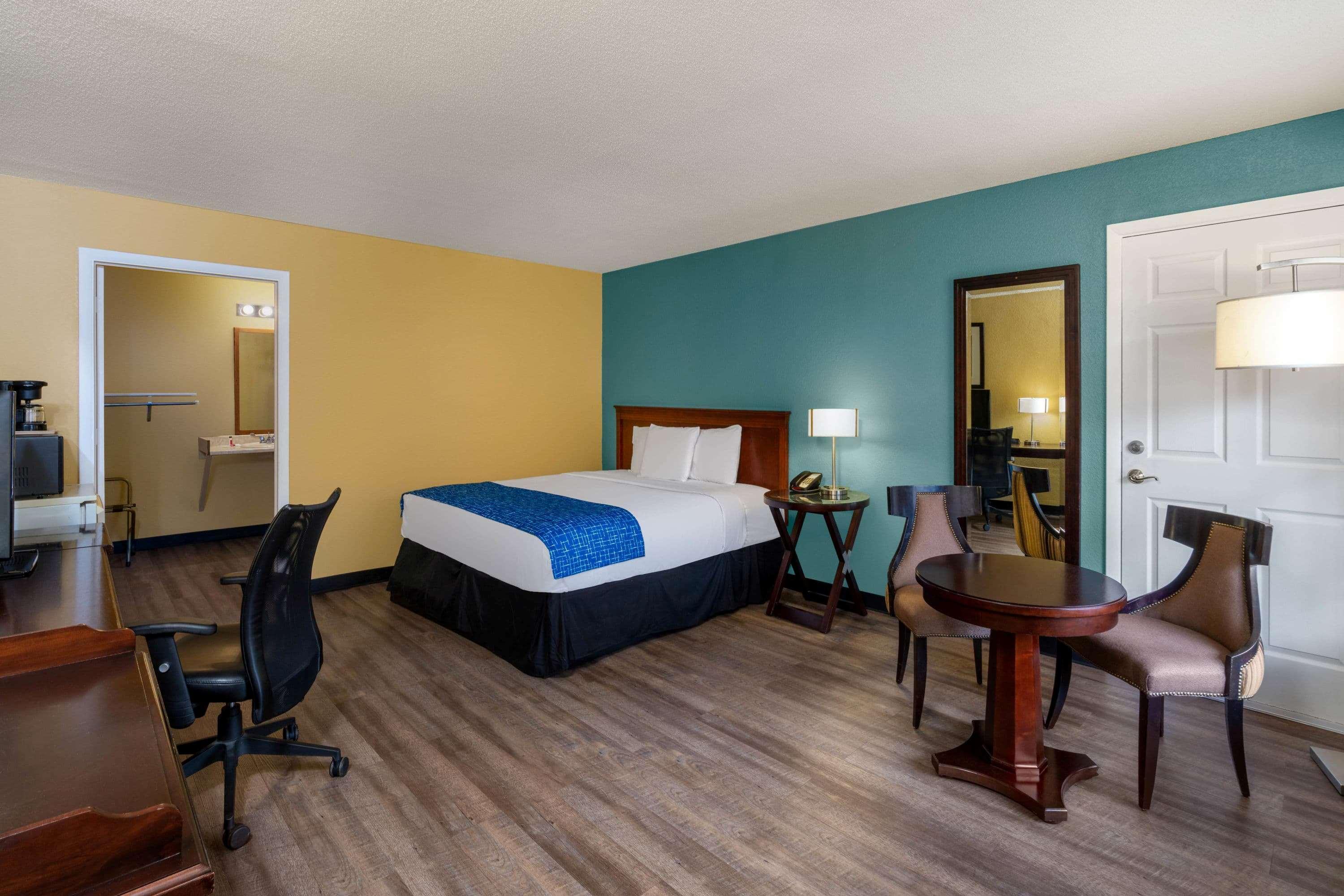 Travelodge By Wyndham Гранд Джанкшен Экстерьер фото